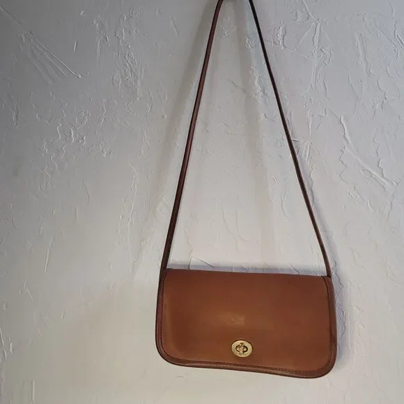 Vintage Coach Dinky Bag NYC Leather Turnlock Crossbody Bag Brown 051-9648 USA - Picture 3 of 12